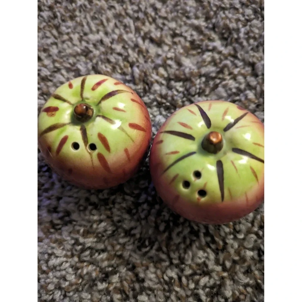 Apple Salt and Pepper Shakers Vintage Ceramic Made in‎ Japan 1.5